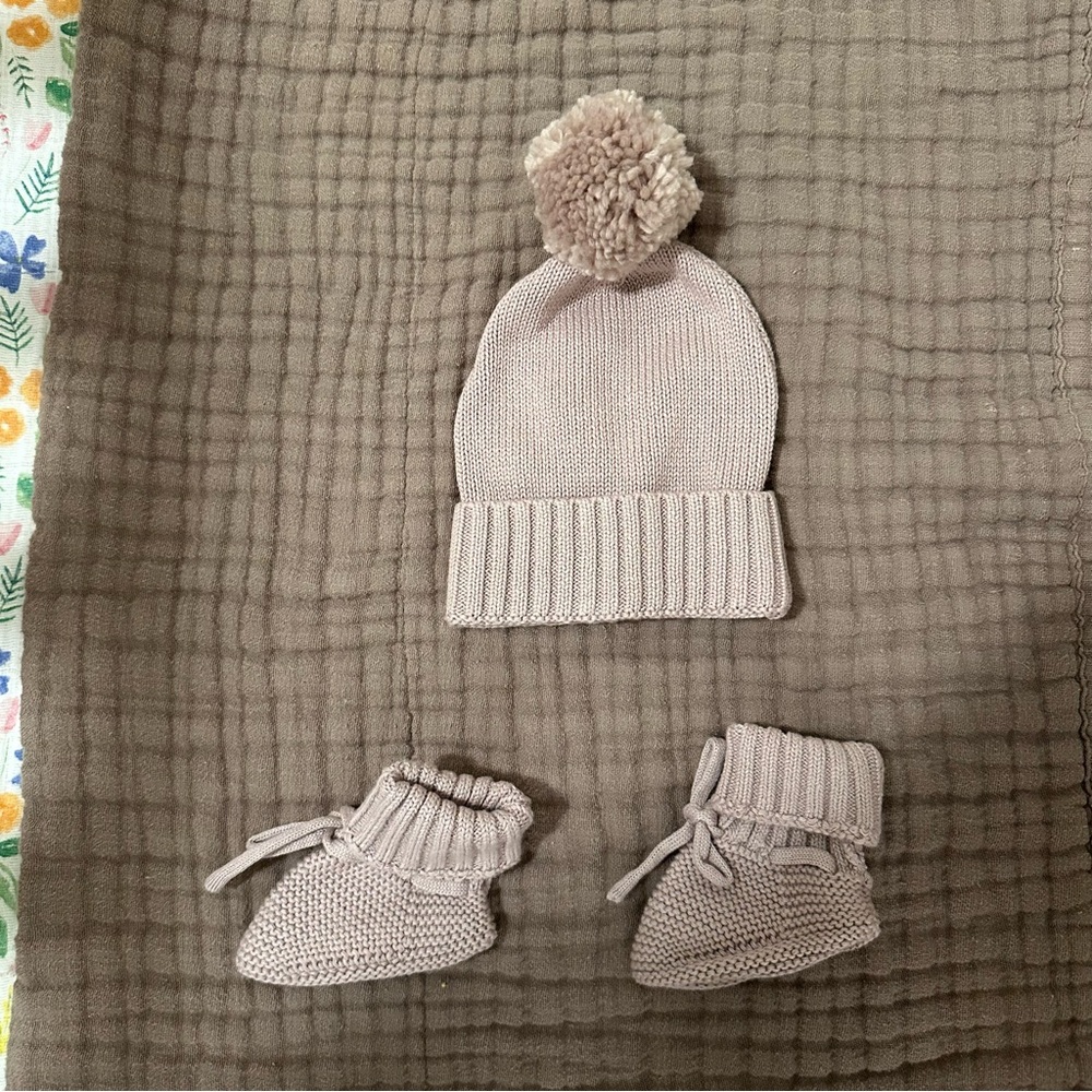 Caden Lane Newborn Hat & Booties
